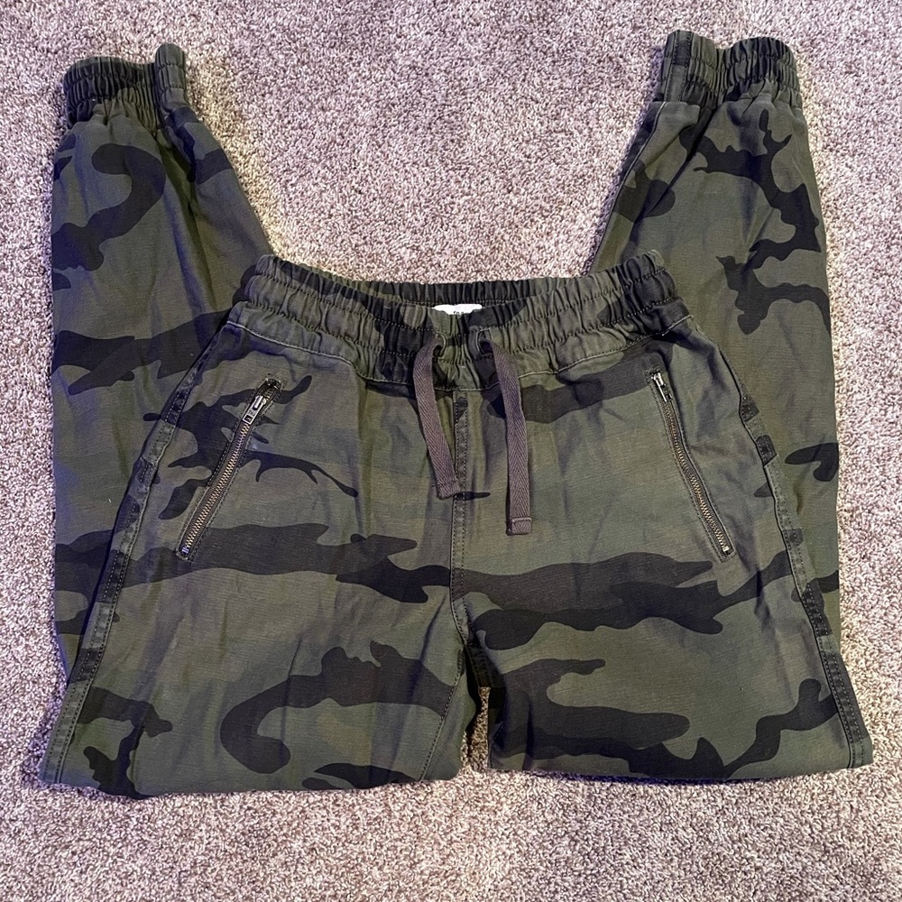 Aritzia Tna Camo Cargo Pants